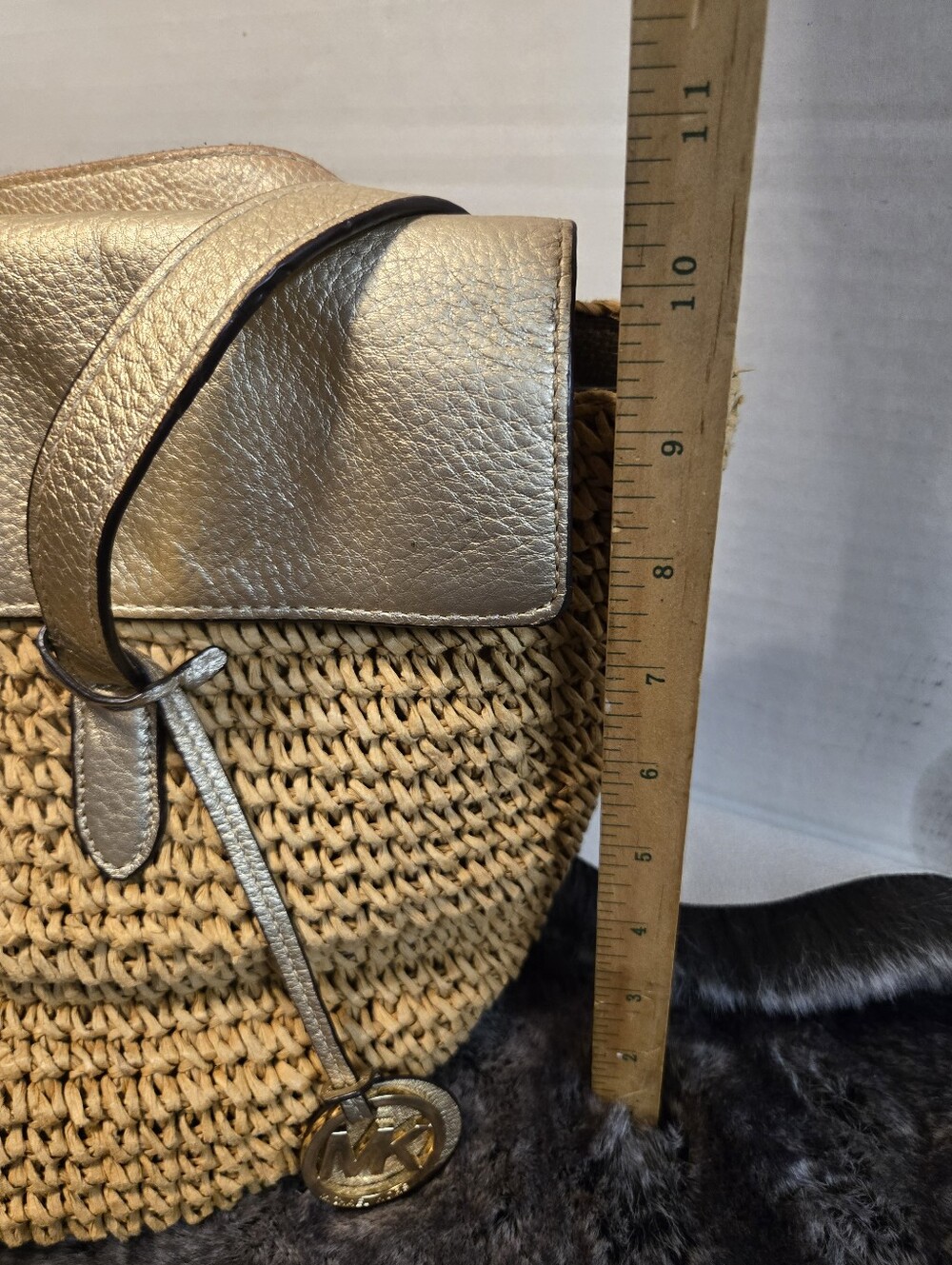 Michael Kors "GOLD" Trim Tan Straw Tote - Picture 5 of 16